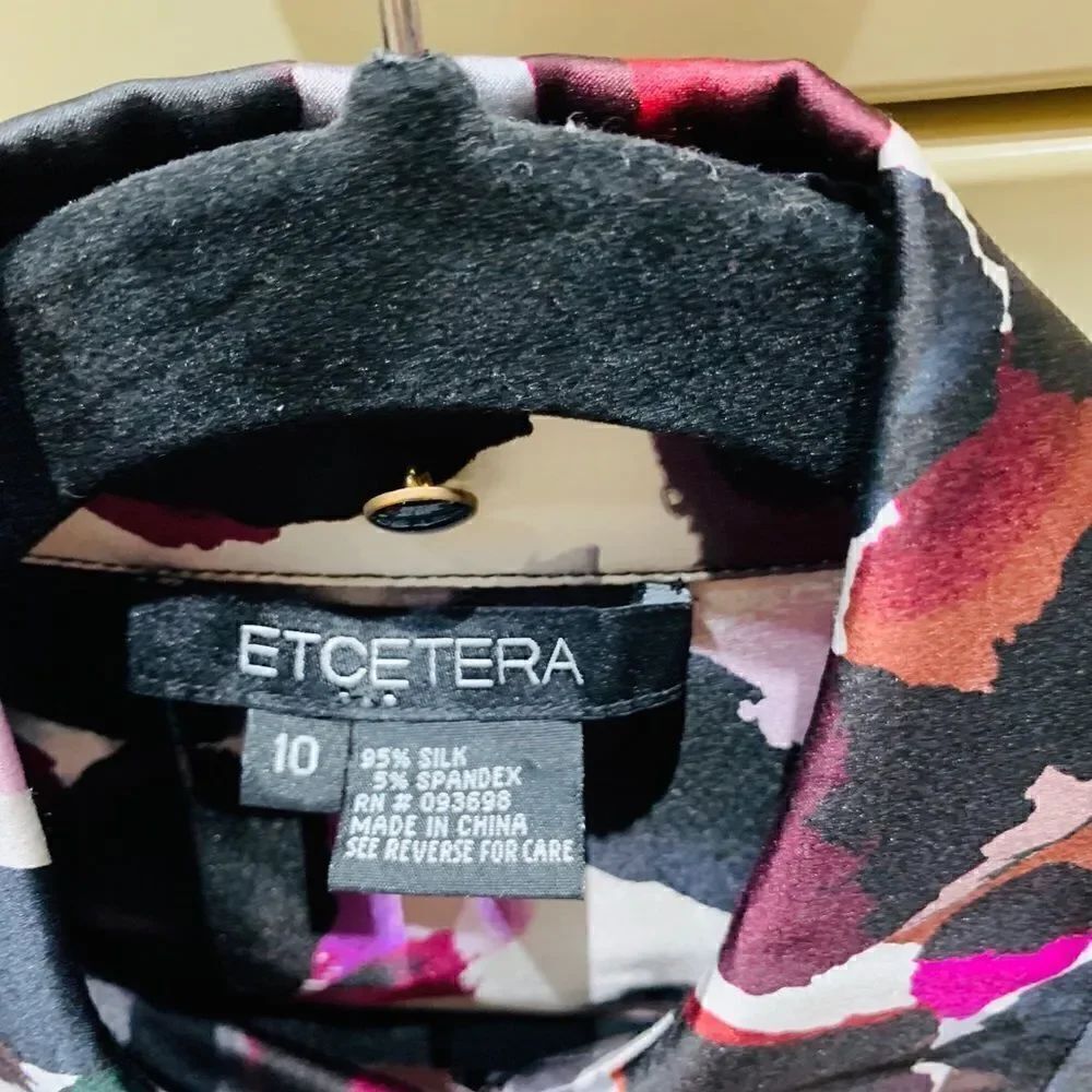 Multi colored satin blouse - Picture 5 of 8